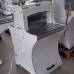 BASIC félautomata kenyérszeletelő gép