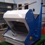 Asztali kenyérszeletelő gép