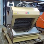 Asztali kenyérszeletelő gép