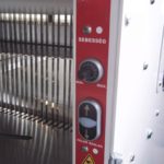 Szalagos kenyérszeletelő gép