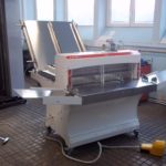 Szalagos kenyérszeletelő gép