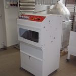 Önkiszolgáló automata kenyérszeletelő gép