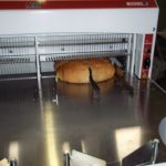 Szalagos kenyérszeletelő gép