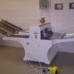 Szalagos kenyérszeletelő gép