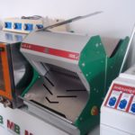 Asztali kenyérszeletelő gép