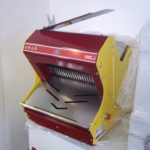 Asztali kenyérszeletelő gép