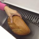 Önkiszolgáló automata kenyérszeletelő gép