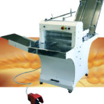 Szalagos kenyérszeletelő gép